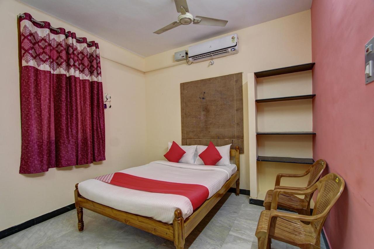 Oyo 38664 Rt Residency Hotel Golden Rock Exterior photo